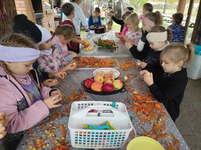 Bicie rekordu w jednoczesnym udzielaniu pierwszej pomocy w SP.5