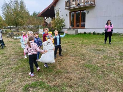 Bicie rekordu w jednoczesnym udzielaniu pierwszej pomocy w SP.5